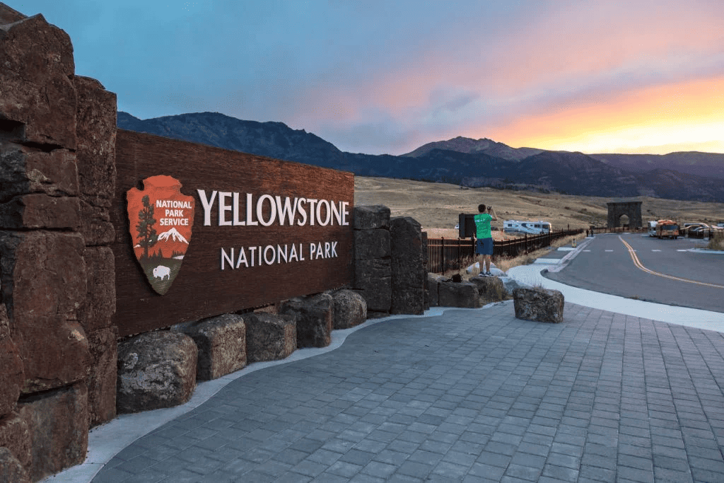 Yellowstone Lodging & Camping + 4-Day Itinerary
